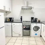 Beautiful City Centre Home With Garden And Parking