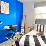 Beautiful City Centre Home With Garden And Parking